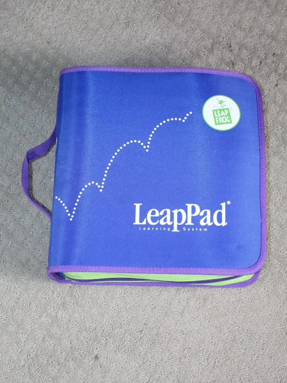 LeapPad Learning System 2001 Starter Book, 9 books & Cartridges & Carry Case